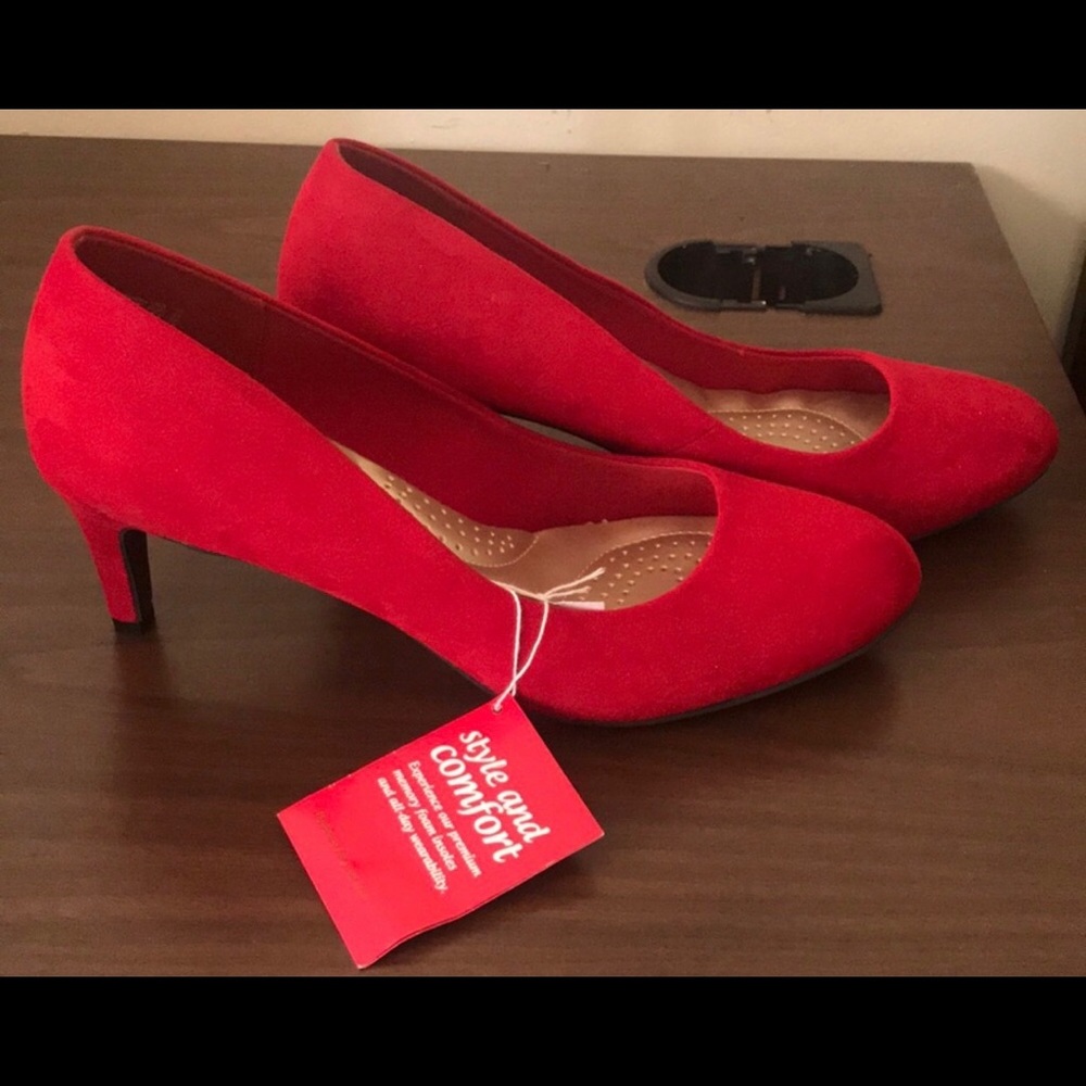 Dexflex Red Pumps - NWOT